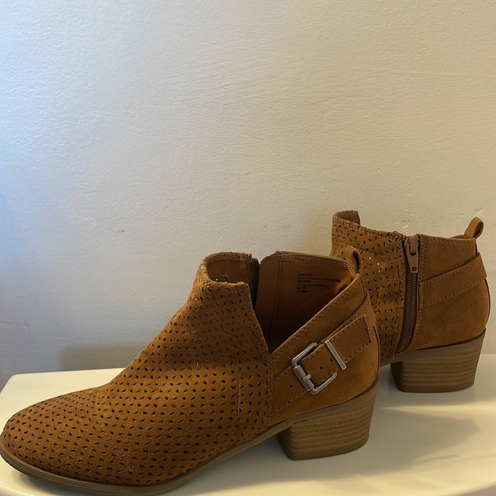 Universal Thread~Size 8 - image 8